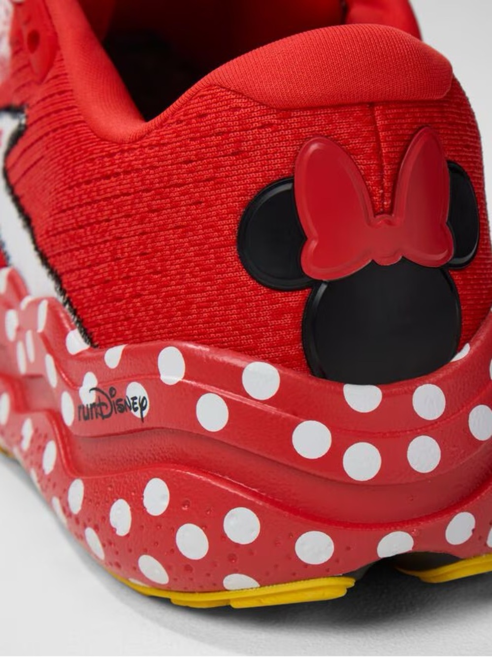 NIB Brooks Ghost Max 2
Minnie Mouse Red and White
Men's Athletic Shoe men's 10 - Picture 6 of 10